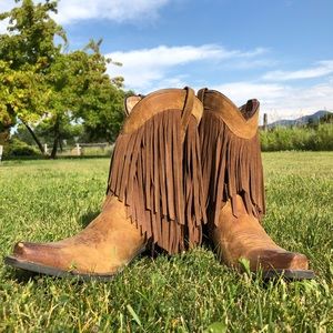 Ariat fringe cowboy boots women’s sz 8 1/2